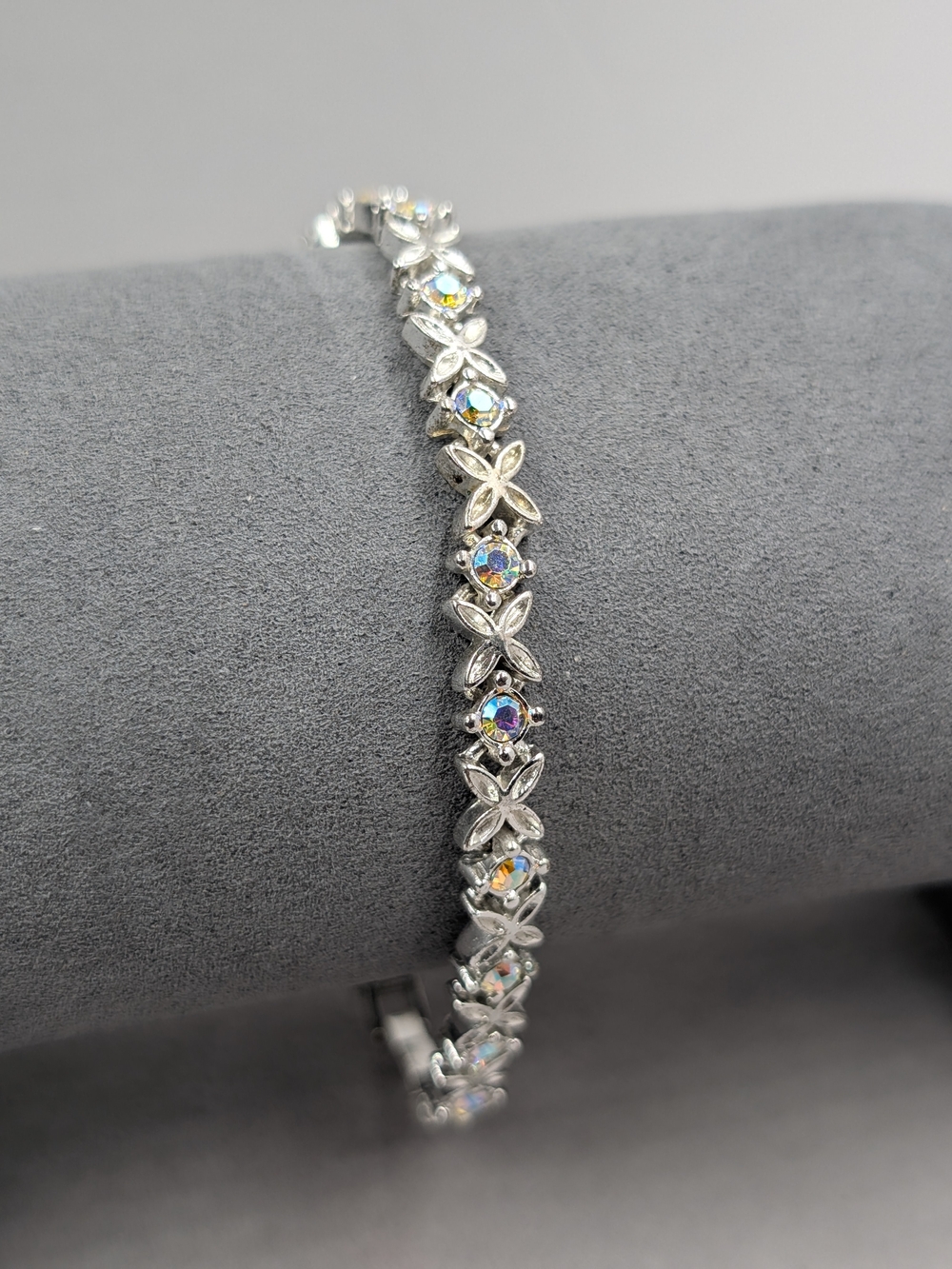 Premier Designs Primrose Aurora Borealis Floral Bracelet Vintage | M230